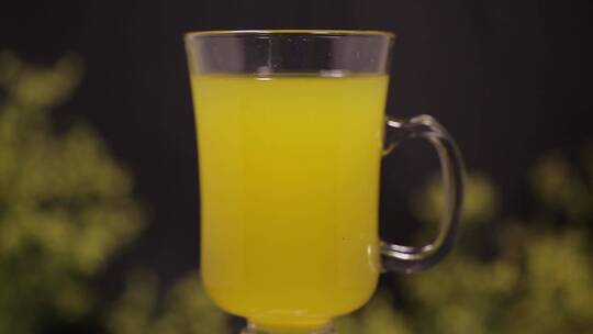 瓶装杯装金色果汁 (5)
