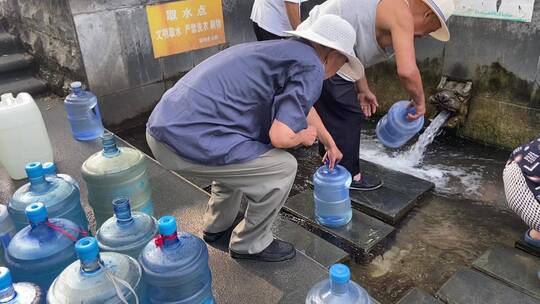 济南章丘眼明泉，泉水取水点