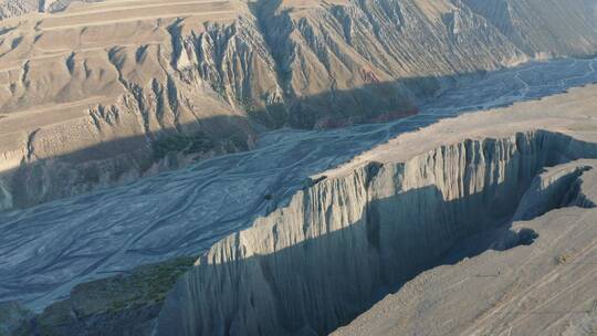 新疆安集海大峡谷中景环绕镜头