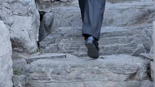 【镜头合集】老人在公园散步遛弯健身视频素材模板下载