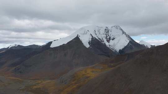 西藏冰川/姜桑拉姆雪山/4k航拍/ 湖