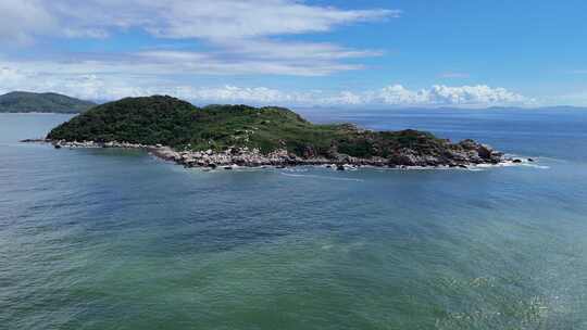 海上岛屿海岛大海蓝色海洋风景航拍