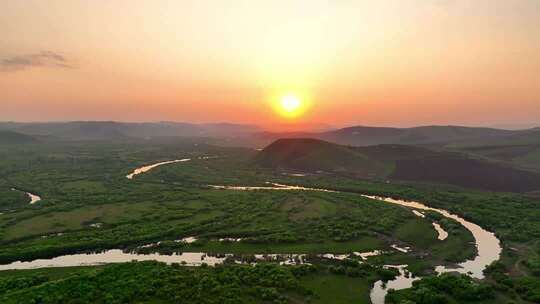 大气磅礴的湿地丛林河湾日出朝阳