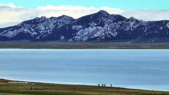 航拍青海果洛阿尼玛卿雪山湖景自然风景