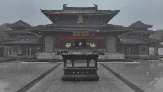 2024年第一场雪雪中的千年古寺金粟寺
