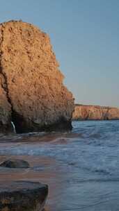 日落时分放大希腊米洛斯费里普拉卡海滩美丽