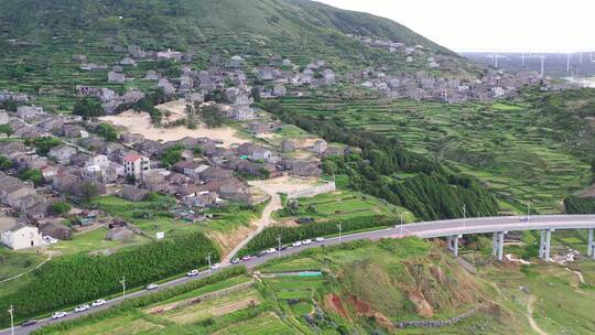 海边公路桥梁平潭最美环岛路行驶的车辆