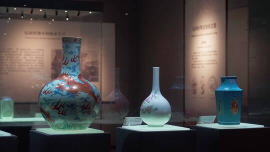 展览中的陶瓷文物视频素材模板下载