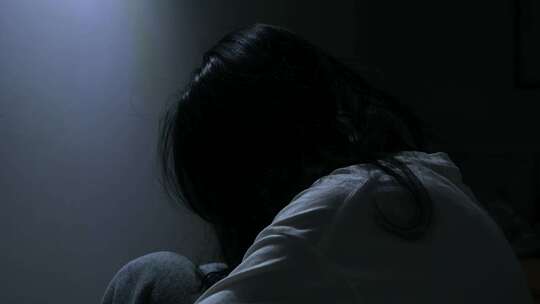 伤感女人悲伤抑郁孤独迷茫