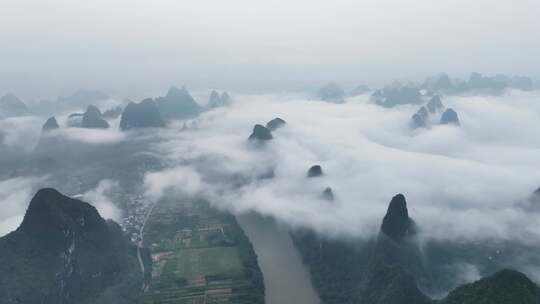 航拍桂林山水风光云雾缭绕