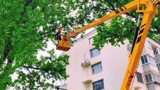 高空作业的劳动者/五一国际劳动节