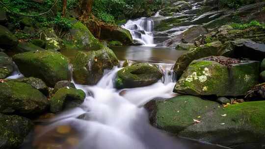 山间溪流岩石自然景观