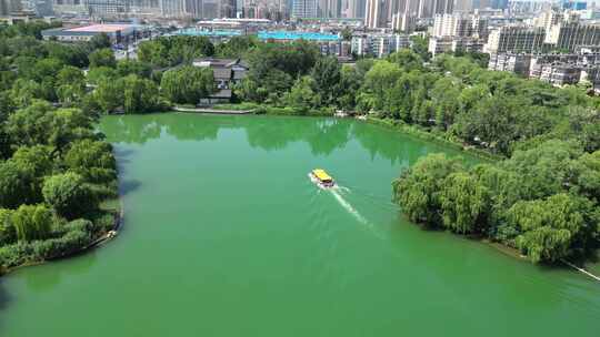 航拍山东济南大明湖5A景区