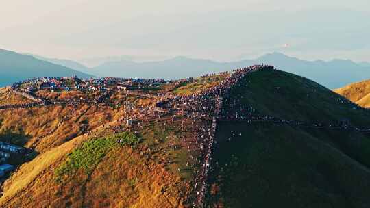 江西萍乡武功山金顶旅游人群航拍