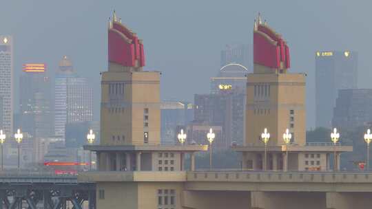 黄昏南京长江大桥桥头堡日转夜延时摄影