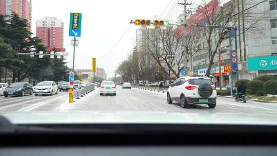 冬天开车 行驶 恶劣天气 雨雪天气