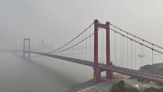 4K雾霾天气下的武汉地标黄鹤楼长江大桥