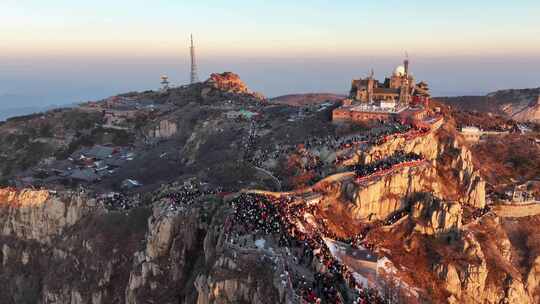 春节期间，泰山景色美，人气旺