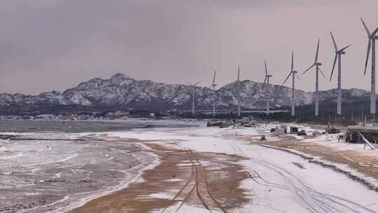 航拍威海布鲁威斯号海边下雪海鸥晚霞延时云