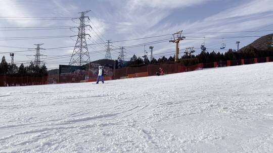 户外滑雪滑雪场滑雪运动滑雪的人