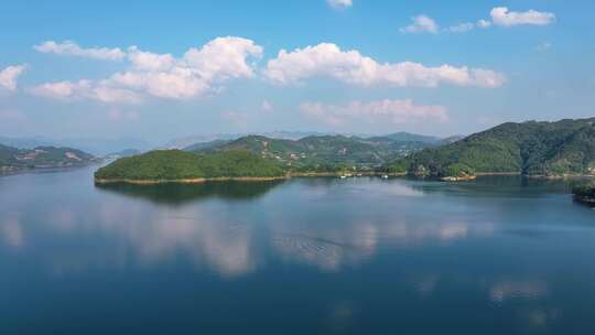 4k航拍碧水蓝天  青山绿水 大美自然