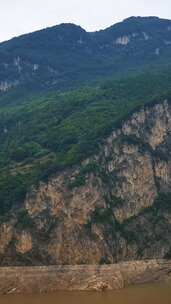 竖版航拍实拍长江牛肝马肺峡旅游景区