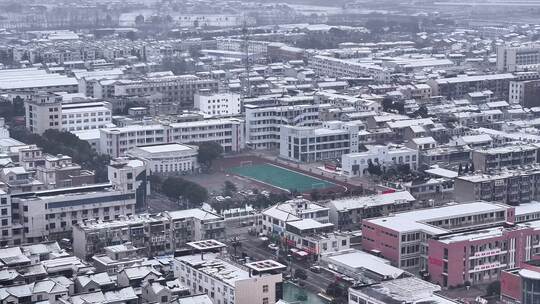 航拍小镇城市平原建筑学校民房城镇农村雪景