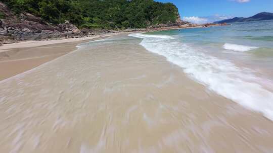 沙滩海浪晴天FPV实拍