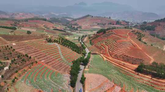 云南普洱澜沧县G214上允红土地梯田风光