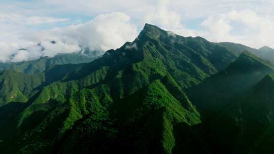 航拍陕西秦岭山脉圭峰山