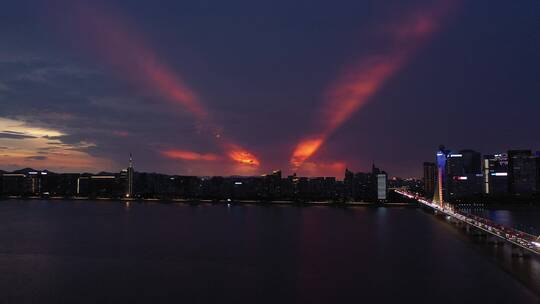 航拍杭州钱塘江夜景，黄昏