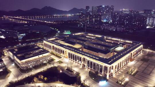 现代企业科技园区建筑夜景华为全球培训中心