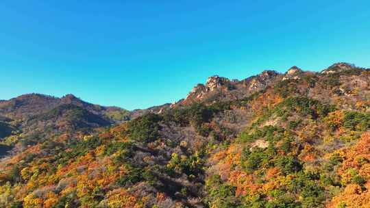 航拍秋天的千山山峰石崖