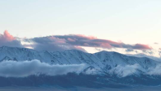 雪山顶峰