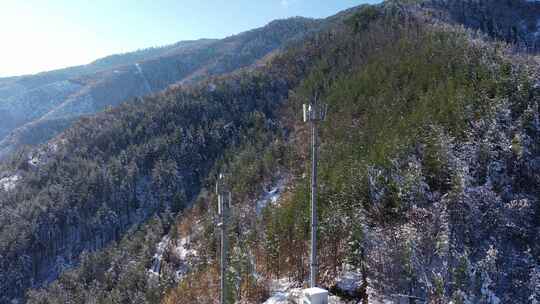 雪山中4G 5G蜂窝塔的鸟瞰图