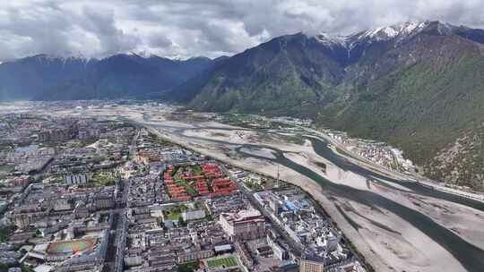 西藏林芝市尼洋河城市建筑风光航拍