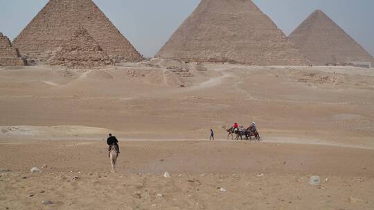 埃及开罗附近的吉萨城大金字塔