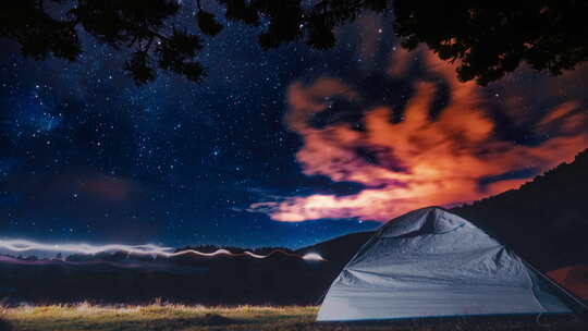 夜晚星空下露营