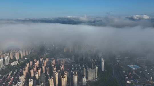 雨后泰安，云雾缭绕