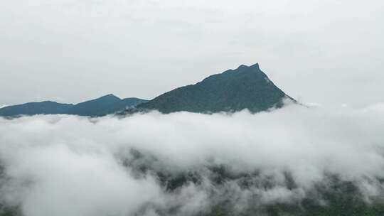 海南五指山市五指山雨后航拍雨雾美景