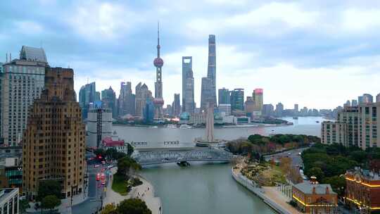 上海外滩乍浦路桥遥望陆家嘴夜晚夜景视频素