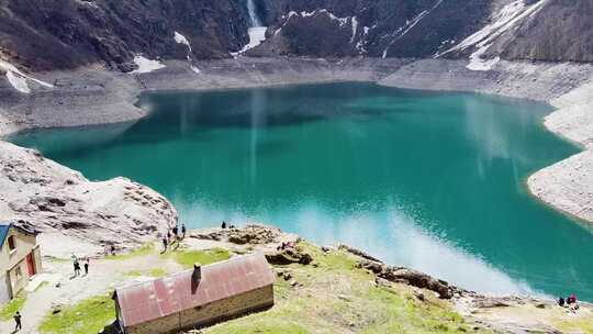 高山山脉湖泊风景优美