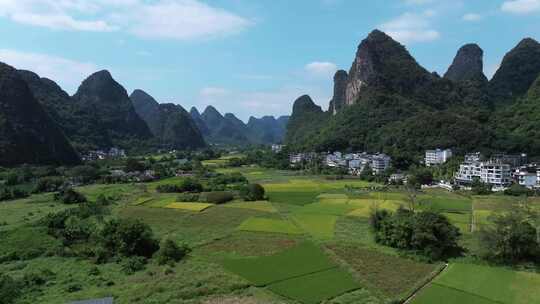 航拍桂林阳朔遇龙河十里画廊竹筏漂流稻田