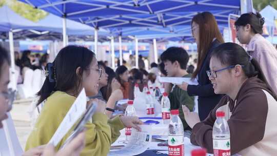 高校大学生毕业校园招聘会双选会