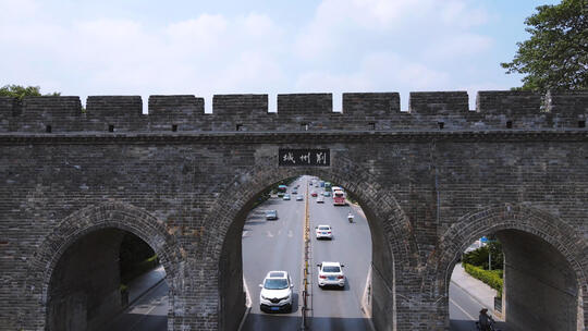 航拍湖北荆州古城历史古城门古城墙视频素材模板下载