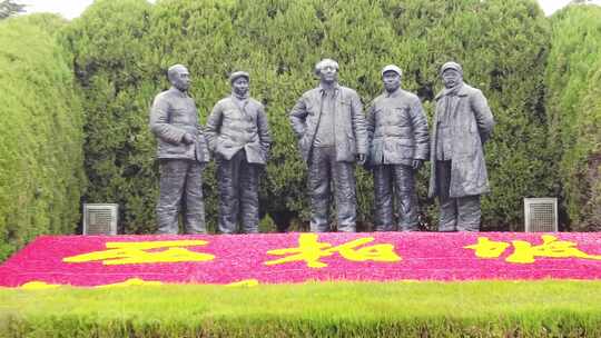 河北西柏坡五大书记伟人雕像全景