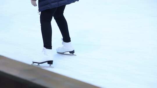 滑冰场滑冰视频素材模板下载
