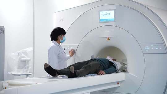 4K医院核磁共振机操作
