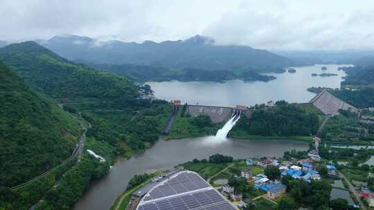 航拍青山水库泄洪