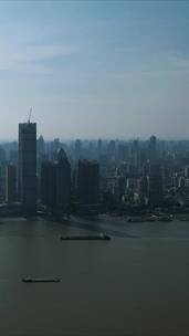 航拍武汉城市清晨迷雾竖屏